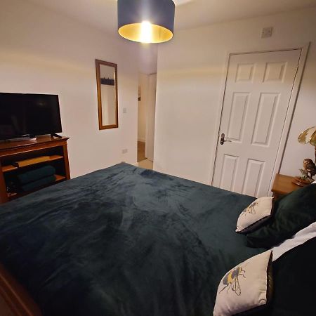 Lovely Rooms In A Quiet Place Of Γουόκινγκ Εξωτερικό φωτογραφία