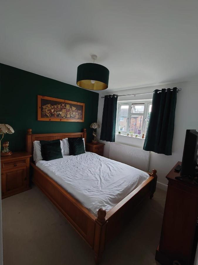 Lovely Rooms In A Quiet Place Of Γουόκινγκ Εξωτερικό φωτογραφία