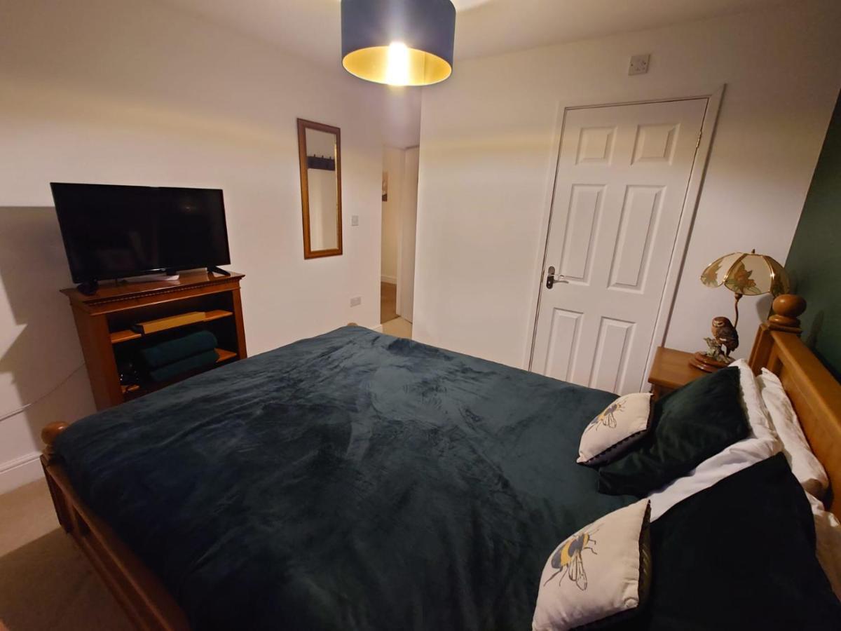 Lovely Rooms In A Quiet Place Of Γουόκινγκ Εξωτερικό φωτογραφία