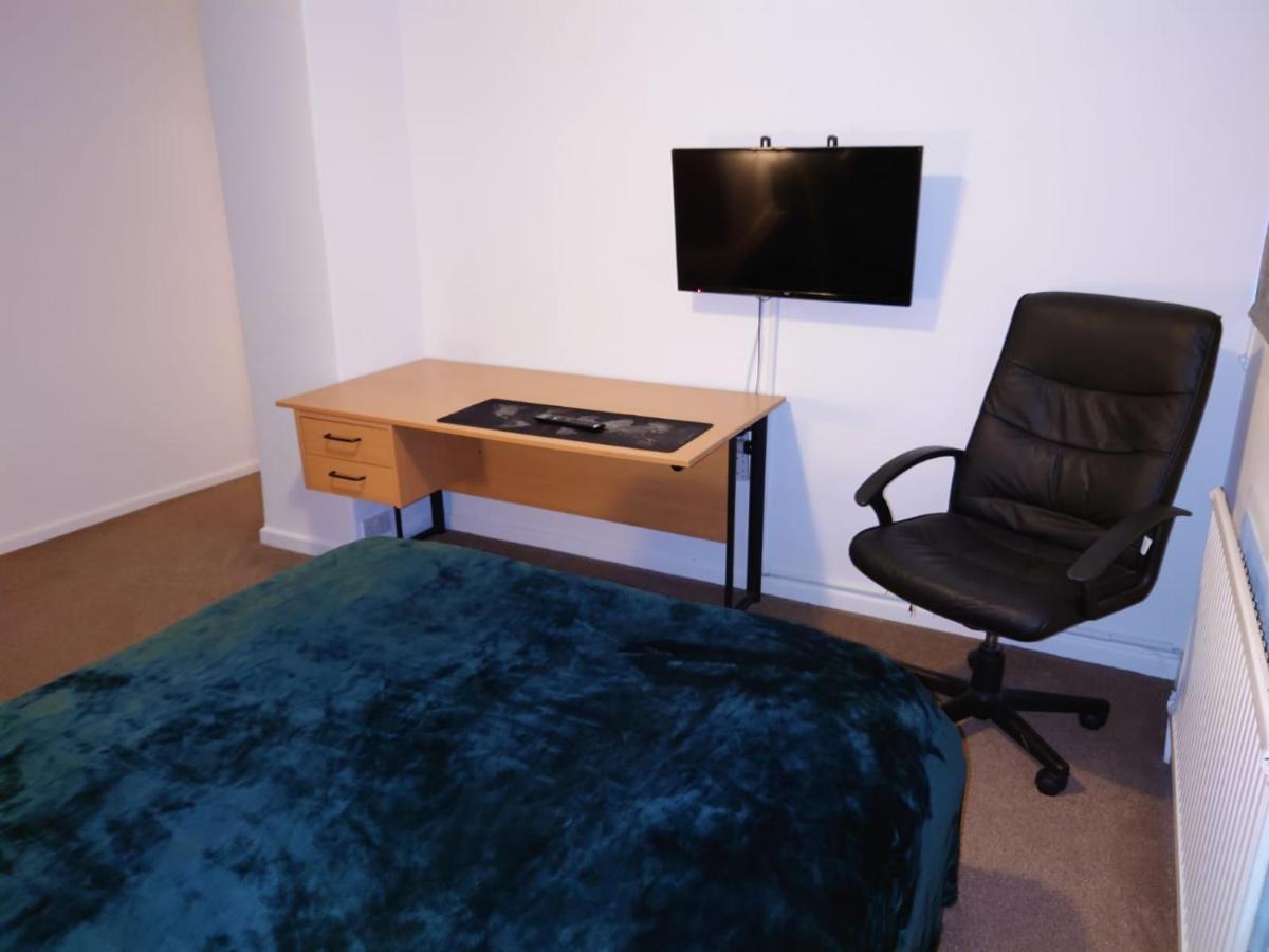 Lovely Rooms In A Quiet Place Of Γουόκινγκ Εξωτερικό φωτογραφία